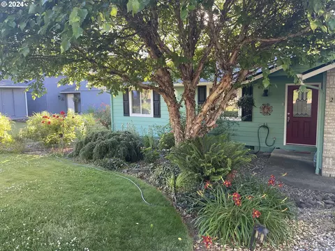 2747 Gilbert St S, Salem, OR 97302