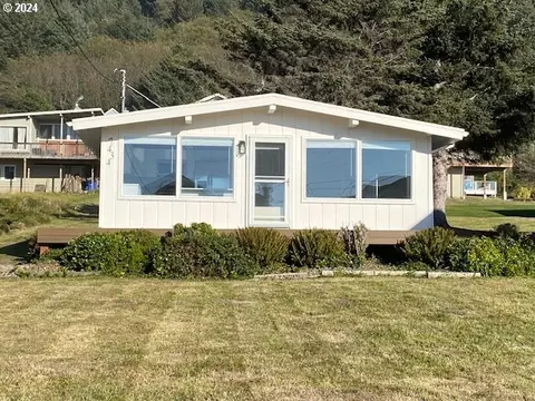 7434 NW Logan Rd, Lincoln City, OR 97367