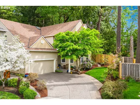 10036 NW Fleetwood Dr, Portland, OR 97229