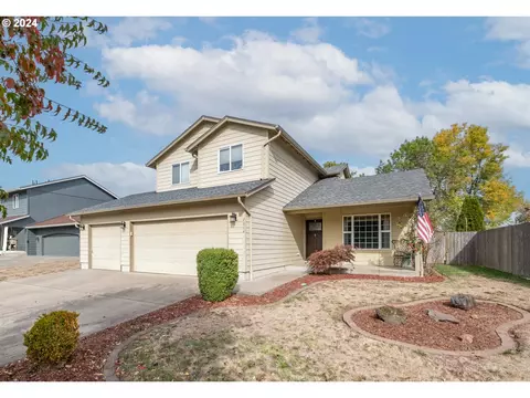 1056 Cherry Blossom Ln, Lebanon, OR 97355