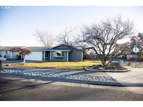 230 NE 9th St, Hermiston, OR 97838