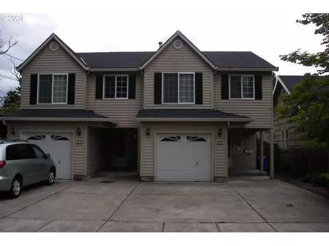 220 W Hereford St, Gladstone, OR 97027