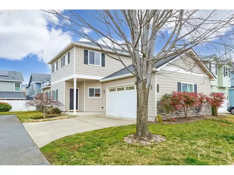 340 Meadow Dr, Ashland, OR 97520
