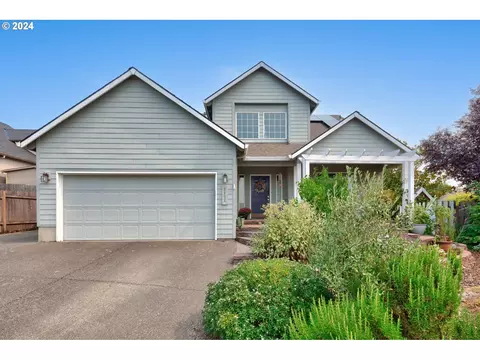 3824 N Jones St, Newberg, OR 97132