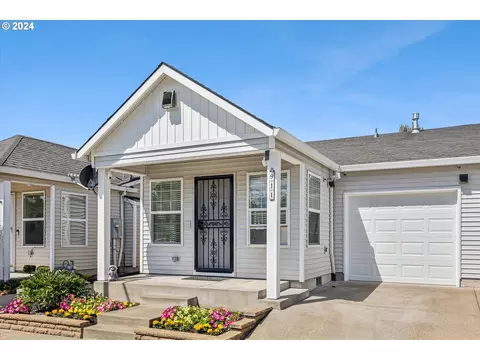 911 SW Junction Pl, Gresham, OR 97080