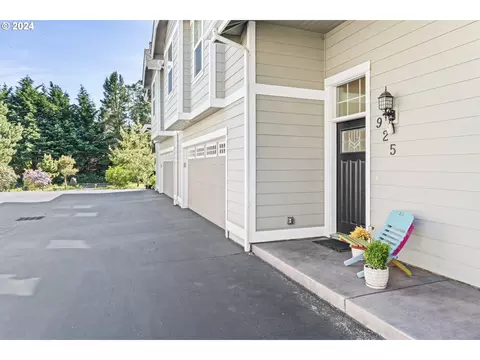 925 Hemlock St, Florence, OR 97439