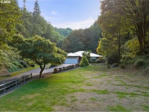 1561 Deans Creek Rd, Reedsport, OR 97467