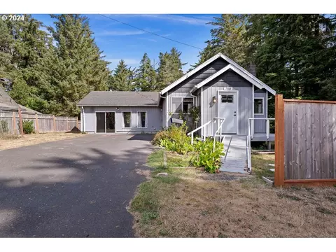 750 8th St, Gearhart, OR 97138
