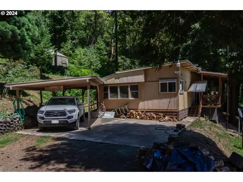 180 Pine St, Days Creek, OR 97429