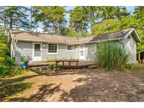 5880 Jasmine Ave, Cloverdale, OR 97112
