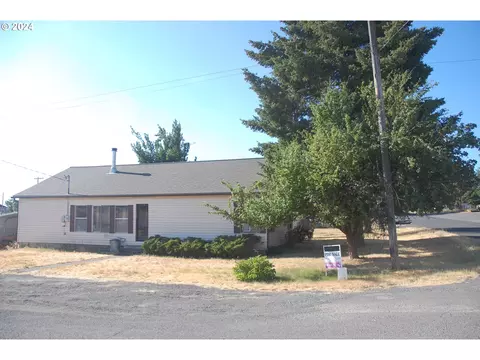 314 W Well St, Condon, OR 97823