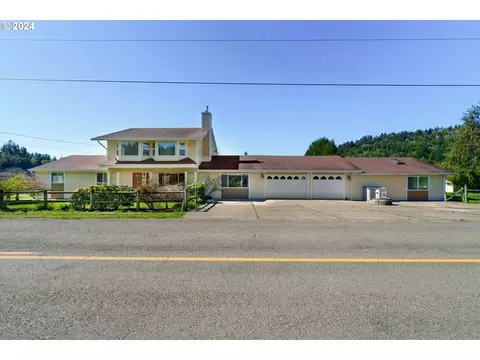 95695 Sitkum Ln, Myrtle Point, OR 97458