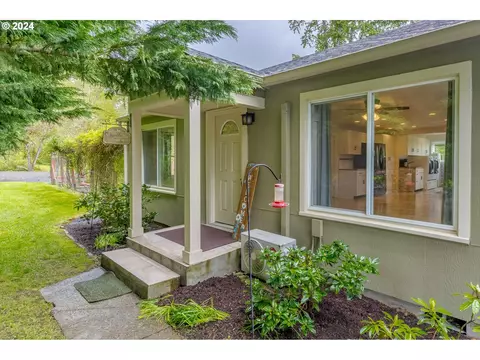 40702 Mcqueen Dr, Sweet Home, OR 97386