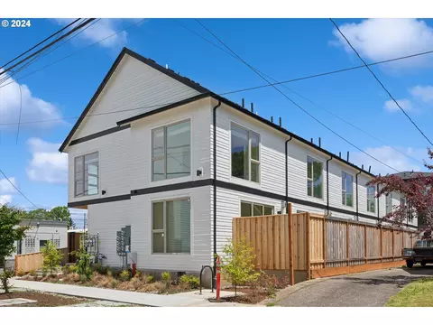 472 NE 73rd #2, Portland, OR 97213