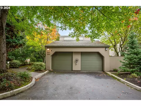 549 N Tomahawk Island Dr # 1, Portland, OR 97217