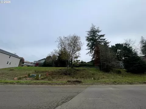 7 Th Rd, Coos Bay, OR 97420