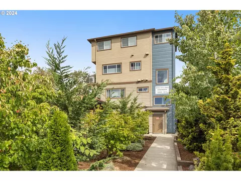 5321 NE Irving St #A, Portland, OR 97213
