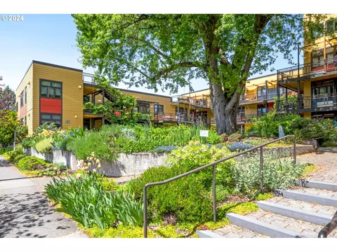 2525 N Killingsworth St #312, Portland, OR 97217
