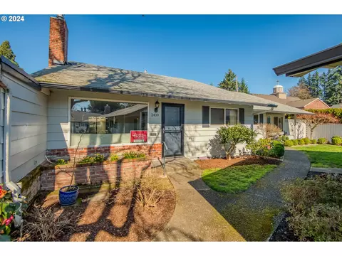 2439 SE Lake Rd, Milwaukie, OR 97222