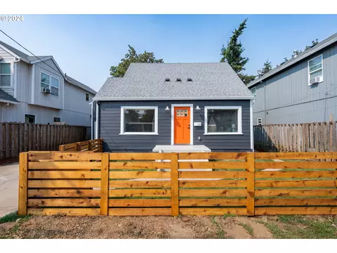 5257 SE Flavel St, Portland, OR 97206