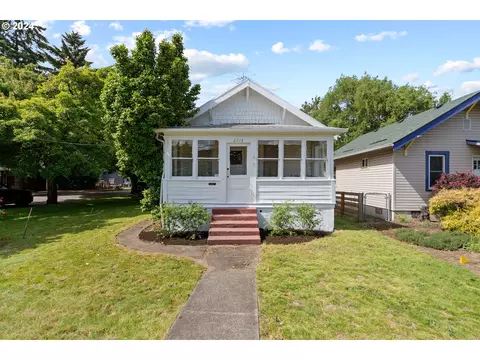 2515 SE Tacoma St, Portland, OR 97202