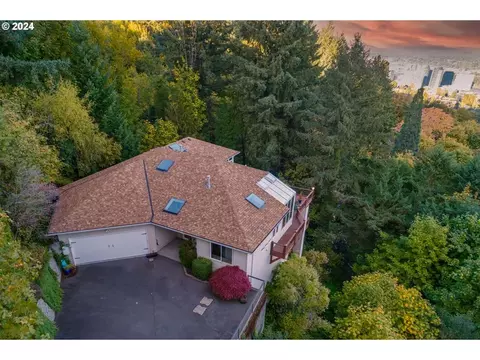 5543 SW Edgemont Pl, Portland, OR 97239
