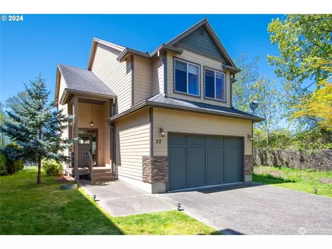 32 Marina Dr, Cathlamet, WA 98612