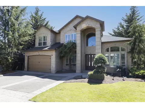 14092 SE Sunshadow St, Happy Valley, OR 97086