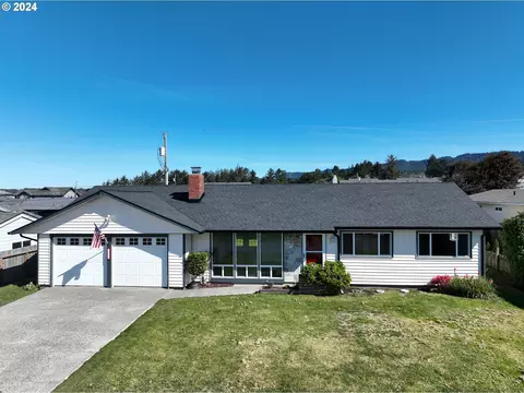 1226 Iris St, Brookings, OR 97415