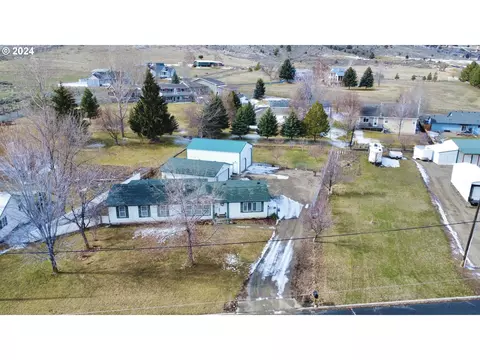 35 Foothill Dr, Baker City, OR 97814