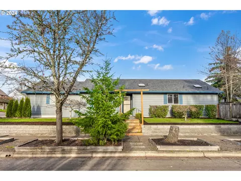 901 E Quail Dr, Newberg, OR 97132