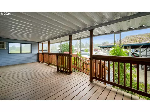 77500 S 6th St #B011, Cottage Grove, OR 97424