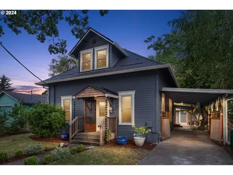 1207 E 7th St, Newberg, OR 97132