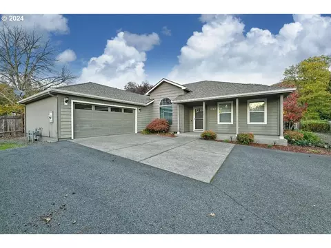 1367 NEvans St, Grants Pass, OR 97526