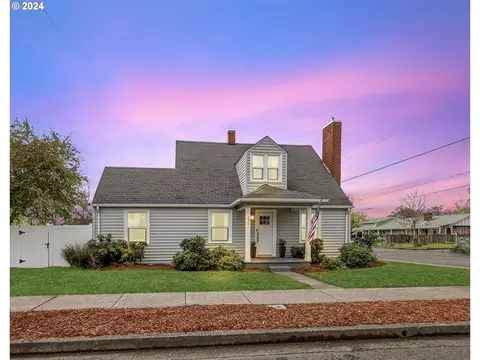 295 N 7th St, Harrisburg, OR 97446
