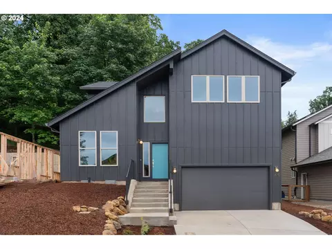410 Adams Ave, Silverton, OR 97381