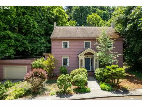2370 SW Montgomery Dr, Portland, OR 97201