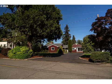 1493 Kendall St, Roseburg, OR 97471