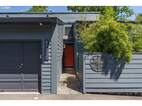 4725 SW Caldew St #E, Portland, OR 97219