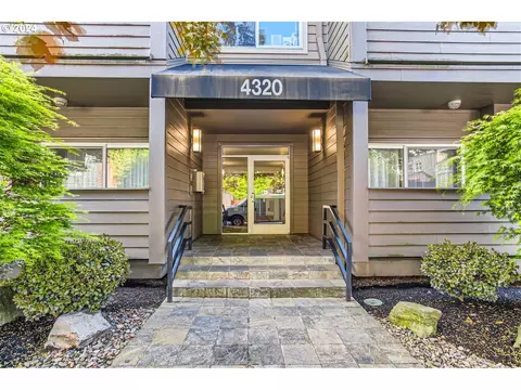 4320 S Corbett Ave #314, Portland, OR 97239