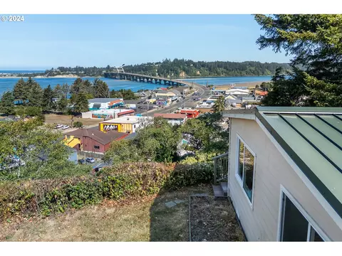 320 SW Pacific View St, Waldport, OR 97394