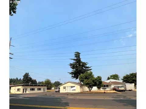 45 Thomas Ln, Cottage Grove, OR 97424