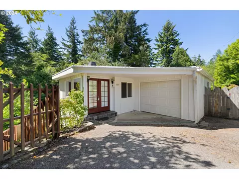 1097 N 10th Ct, Coos Bay, OR 97420