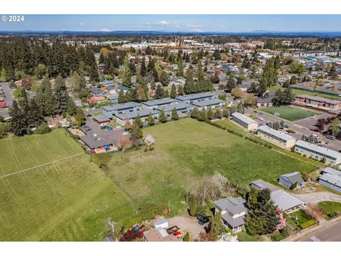 1000 E Lincoln, Woodburn, OR 97071