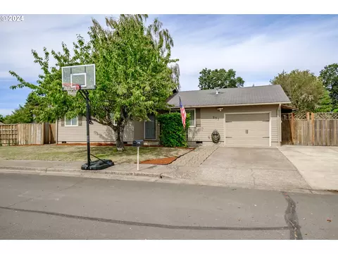 235 Tamara St, Junction City, OR 97448
