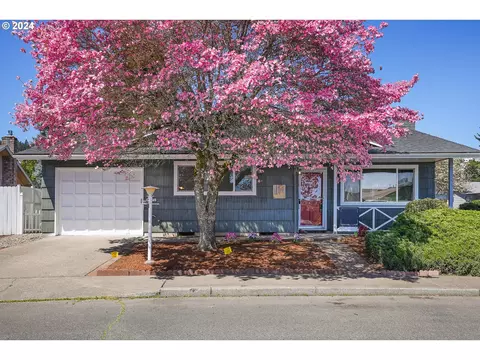 15885 SW Queen Victoria Pl, Portland, OR 97224