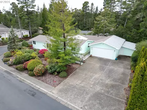 126 Evergreen Ln, Florence, OR 97439