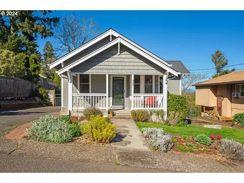 2051 Oak St, West Linn, OR 97068