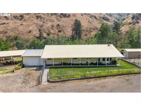 54312 Highway 86, Halfway, OR 97834