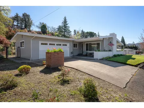 2025 NW Kline St, Roseburg, OR 97471